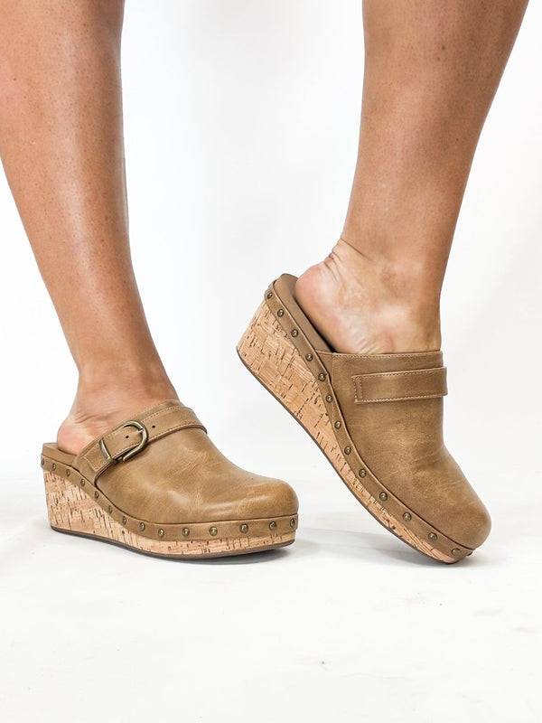 Corkys Who Knew | Tan